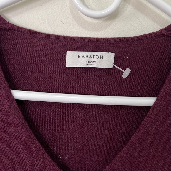 Aritzia Babaton Baylor Front Pockets V-neck Warm Sweater size XS - Picture 7 of 11